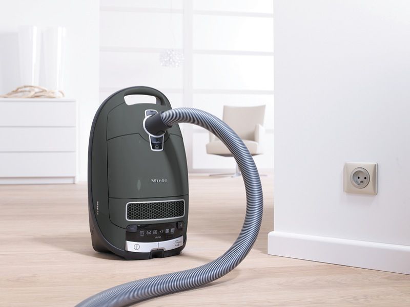 Observeer Clip vlinder bijzonder Miele Complete C3 Family Barrel Vacuum Cleaner 10797760 Review by National  Product Review