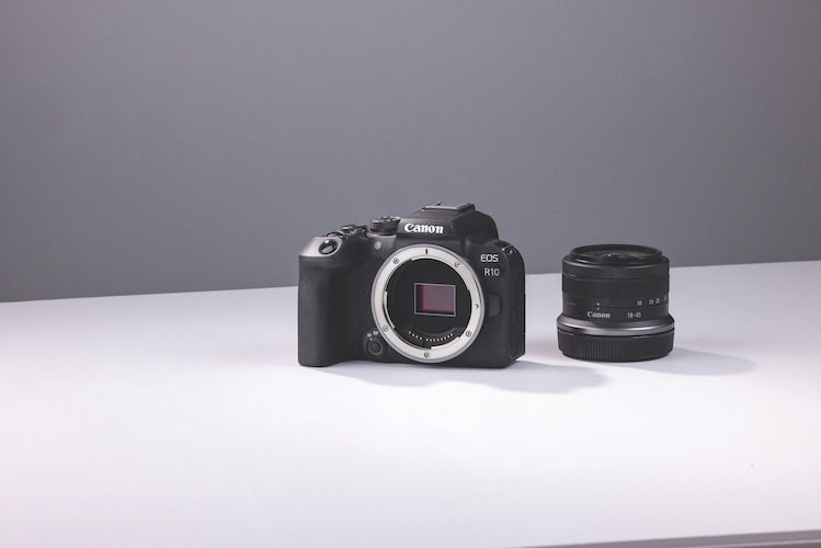 Canon EOS R10 Mirrorless Camera with 18-45mm Kit Lens