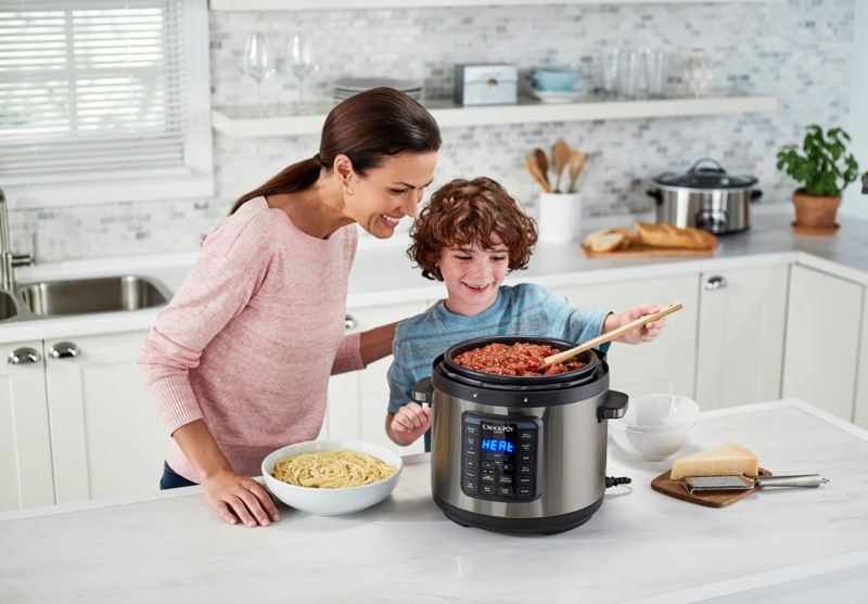 CPE210-Crock-Pot-Express-Easy-Release-Multi-Cooker-Lifestyle-Sauce