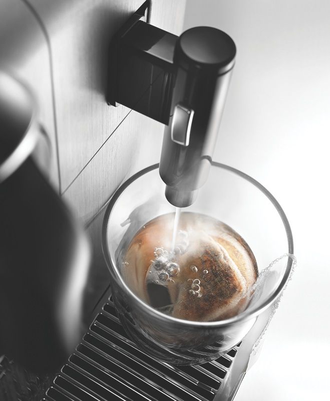 DeLonghi Nespresso Lattissima Pro Pod Coffee Machine EN750MB