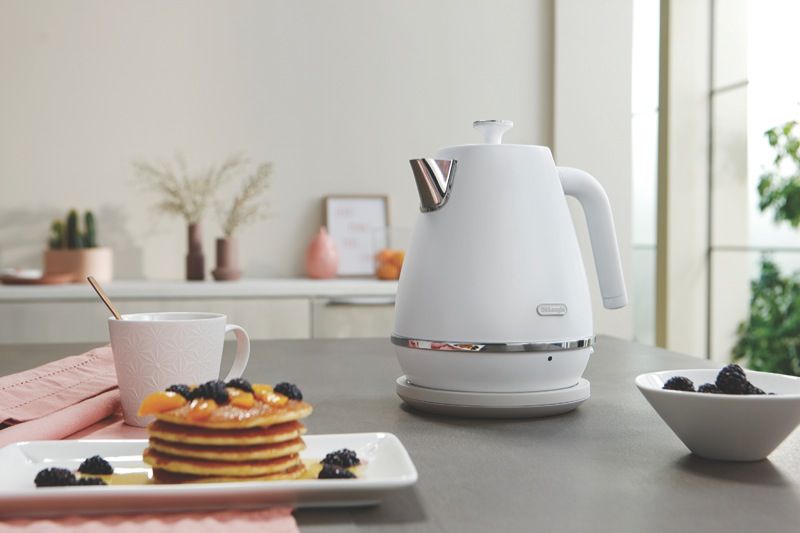 Delonghi Distinta Moments 1.7L Kettle - White KBIN2001W Review by National  Product Review