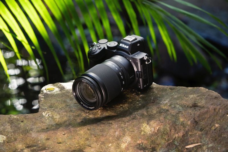 Nikon - Z 5 Mirrorless Camera + Z 24-200mm Lens Kit - VOK040YA