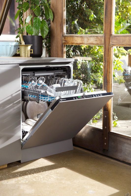 Electrolux - 60cm Fully Integrated Dishwasher - White - ESL69200RO