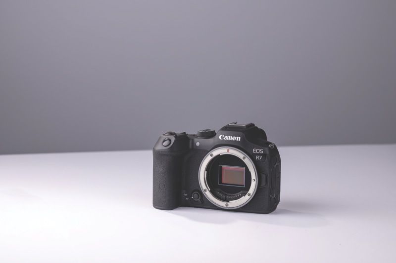 Canon - EOS R7 Mirrorless Camera (Body Only) - R7BODY