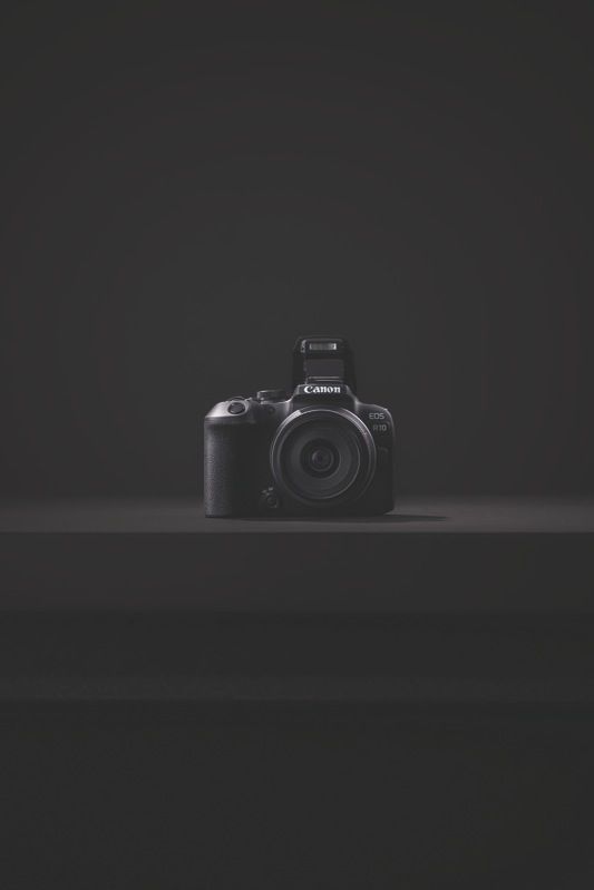 Canon - EOS R10 Mirrorless Camera + 18-45mm Lens Kit - R10KIS