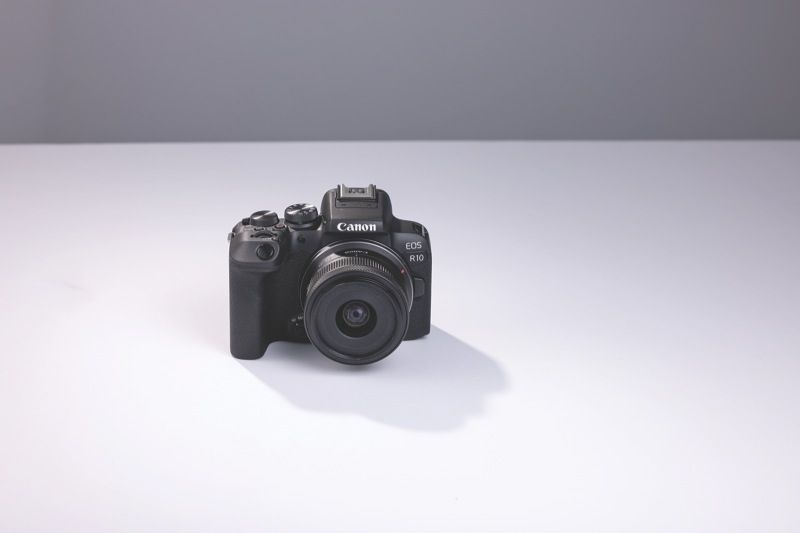 Canon - EOS R10 Mirrorless Camera + 18-45mm Lens Kit - R10KIS